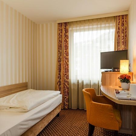 Hotel Alte Post Lehrte Esterno foto