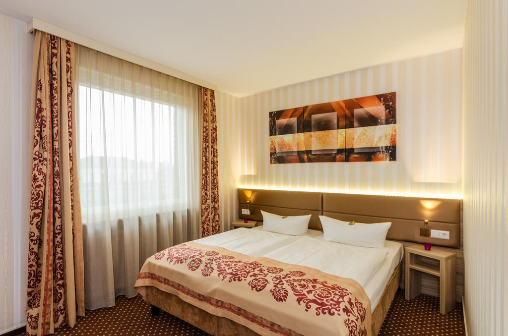 Hotel Alte Post Lehrte Esterno foto